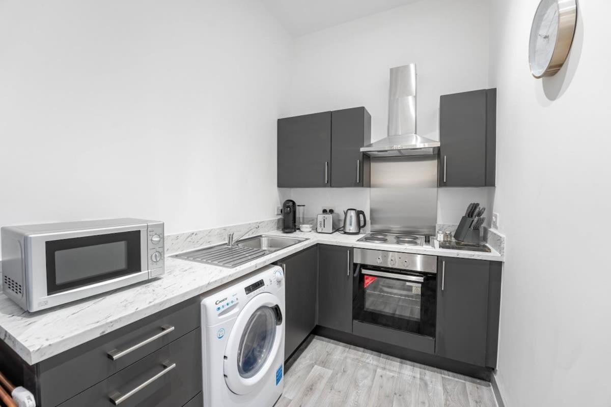 Modern 1 Bedroom Apartment In Dudley Brierley Hill Exterior foto