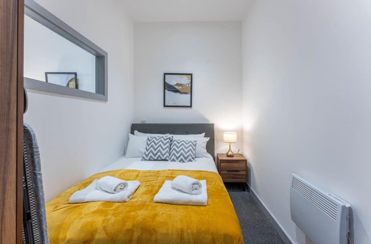 Modern 1 Bedroom Apartment In Dudley Brierley Hill Exterior foto