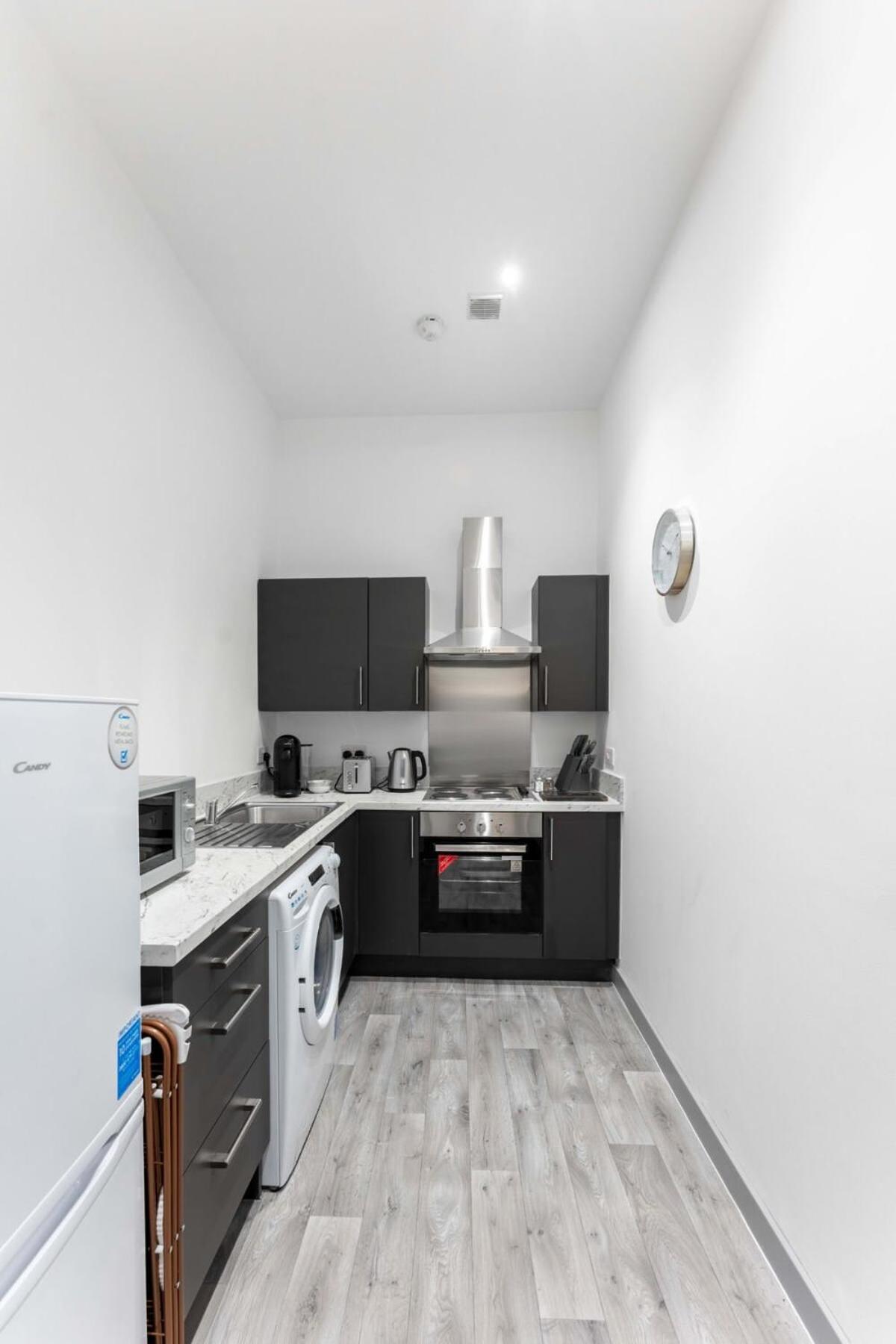 Modern 1 Bedroom Apartment In Dudley Brierley Hill Exterior foto